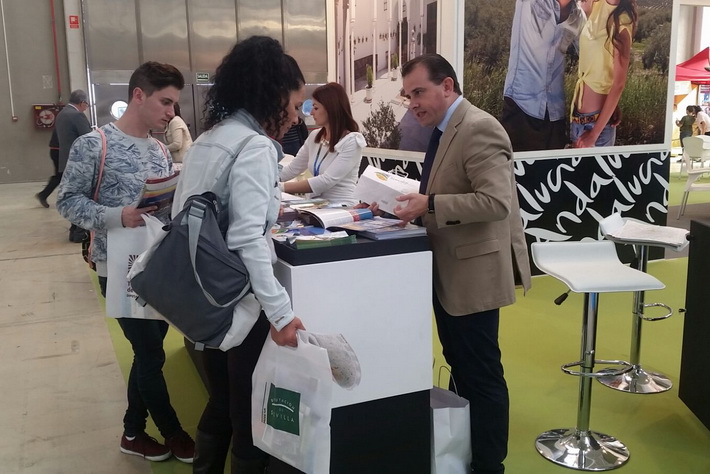Almuñécar sigue siendo un referente para el turismo de Jaén  
